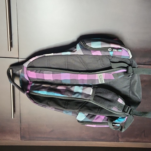 Roots backpack - Picture 3 of 6